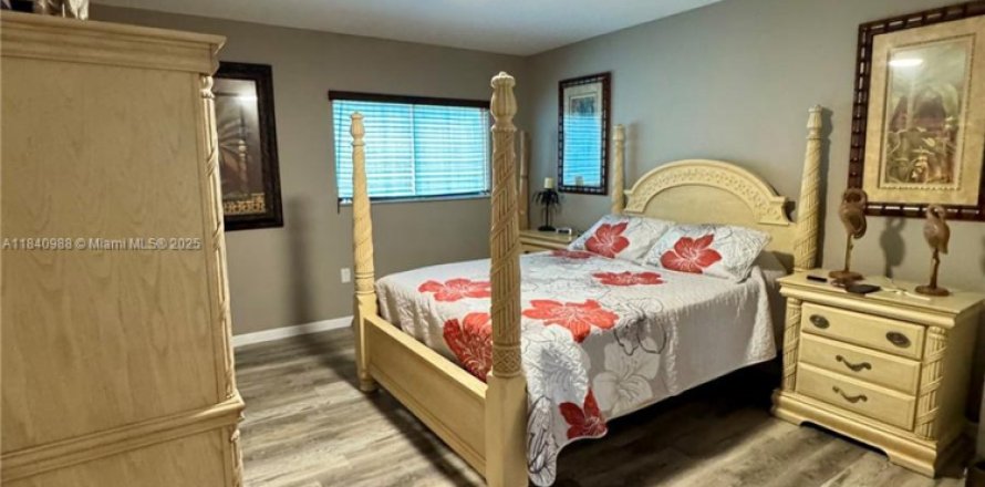 Condominio en Pembroke Pines, Florida, 2 dormitorios  № 1830263