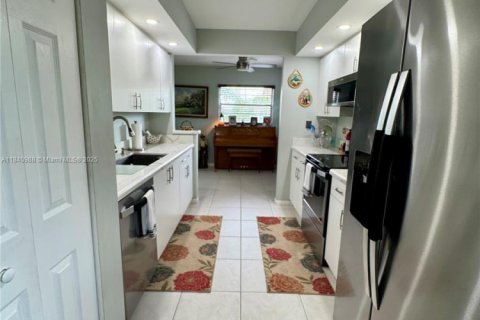 Condominio en venta en Pembroke Pines, Florida, 2 dormitorios, 129.97 m2 № 1830263 - foto 9