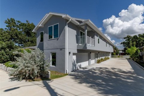 Touwnhouse à Tarpon Springs, Floride 4 chambres, 163.32 m2 № 2415021