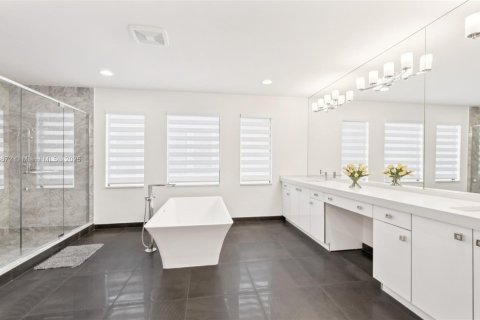 Casa en venta en Boca Raton, Florida, 5 dormitorios, 342.53 m2 № 1968911 - foto 11