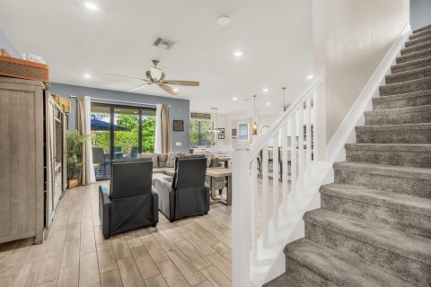 House in Lake Worth, Florida 5 bedrooms, 240.15 sq.m. № 2176618 - photo 7