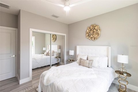 House in Port Charlotte, Florida 5 bedrooms, 213.21 sq.m. № 1804025 - photo 28