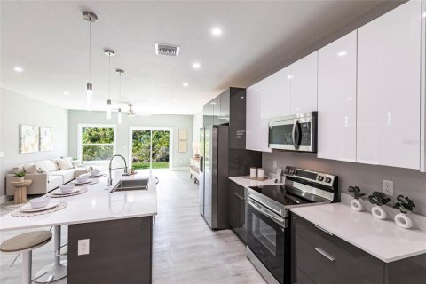 House in Port Charlotte, Florida 5 bedrooms, 213.21 sq.m. № 1804025 - photo 7
