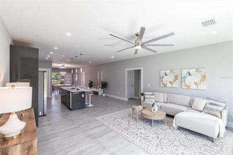 House in Port Charlotte, Florida 5 bedrooms, 213.21 sq.m. № 1804025 - photo 9