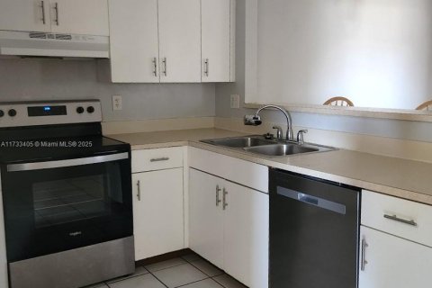 Propiedad comercial en venta en Cape Coral, Florida, 212.75 m2 № 1482610 - foto 24