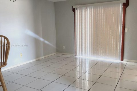 Propiedad comercial en venta en Cape Coral, Florida, 212.75 m2 № 1482610 - foto 30