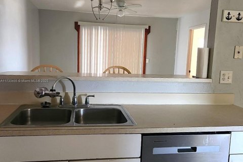Propiedad comercial en venta en Cape Coral, Florida, 212.75 m2 № 1482610 - foto 29