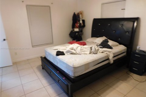 Propiedad comercial en venta en Cape Coral, Florida, 212.75 m2 № 1482610 - foto 14