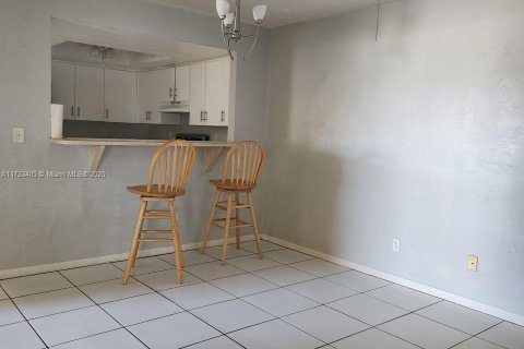 Propiedad comercial en venta en Cape Coral, Florida, 212.75 m2 № 1482610 - foto 20
