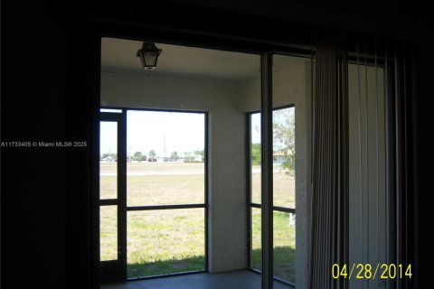 Propiedad comercial en venta en Cape Coral, Florida, 212.75 m2 № 1482610 - foto 18