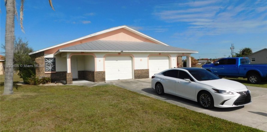 Propiedad comercial en Cape Coral, Florida 212.75 m2 № 1482610