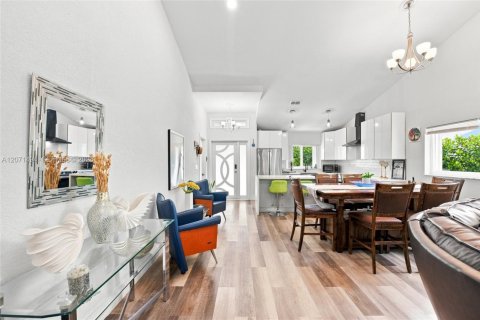 Купить виллу или дом в Корал-Спрингс, Флорида 4 спальни, 143.07м2, № 2343709 - фото 12