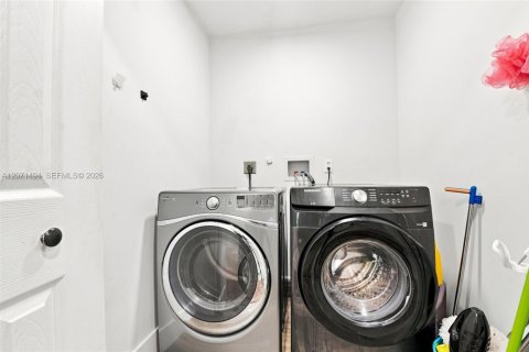 Купить виллу или дом в Корал-Спрингс, Флорида 4 спальни, 143.07м2, № 2343709 - фото 28