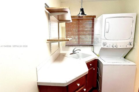 Immobilier commercial à louer à Miami, Floride: 2 chambres, 92.9 m2 № 2001265 - photo 8