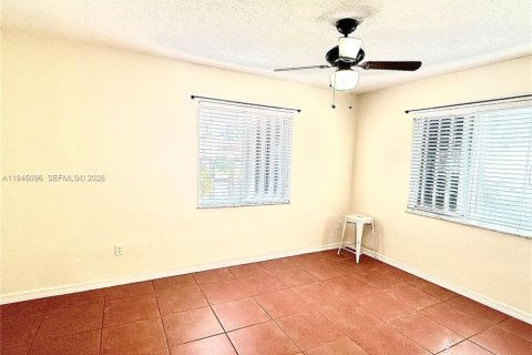 Immobilier commercial à louer à Miami, Floride: 2 chambres, 92.9 m2 № 2001265 - photo 13