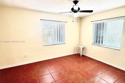 Immobilier commercial à louer à Miami, Floride: 2 chambres, 92.9 m2 № 2001265 - photo 12