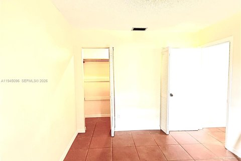 Immobilier commercial à louer à Miami, Floride: 2 chambres, 92.9 m2 № 2001265 - photo 10