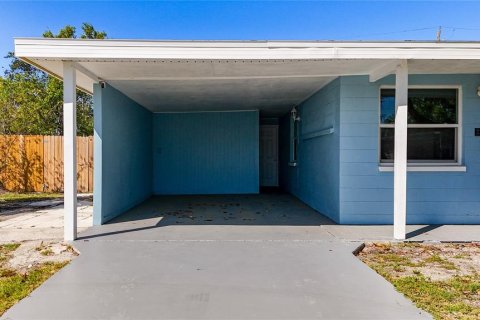 House in Tampa, Florida 3 bedrooms, 163.04 sq.m. № 1798320 - photo 5