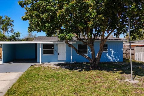 House in Tampa, Florida 3 bedrooms, 163.04 sq.m. № 1798320 - photo 1