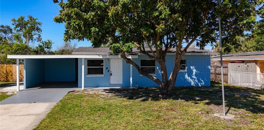 House in Tampa, Florida 3 bedrooms, 163.04 sq.m. № 1798320