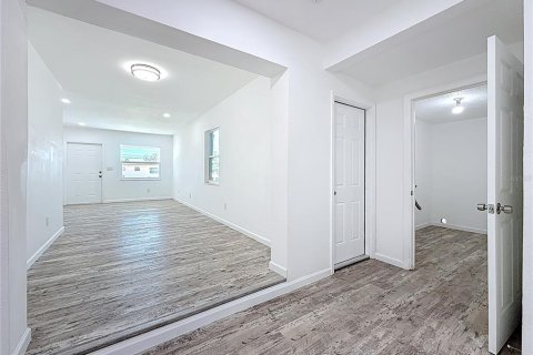 House in Tampa, Florida 3 bedrooms, 163.04 sq.m. № 1798320 - photo 21