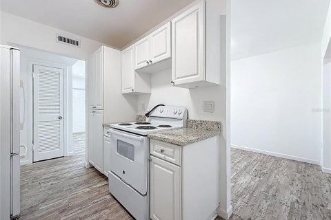 House in Tampa, Florida 3 bedrooms, 163.04 sq.m. № 1798320 - photo 19