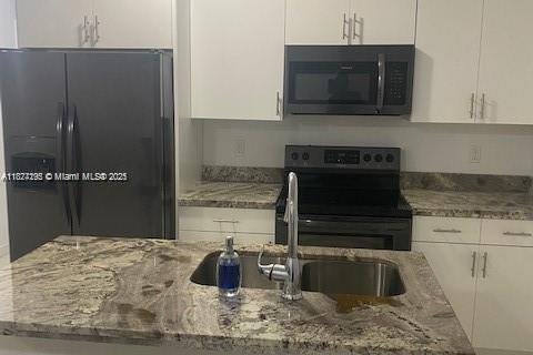 Immobilier commercial à vendre à Miami, Floride: 225.2 m2 № 1977218 - photo 10