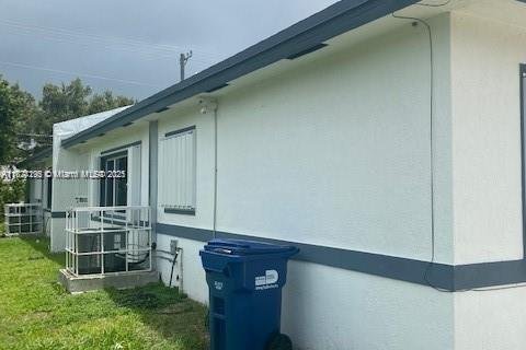 Immobilier commercial à vendre à Miami, Floride: 225.2 m2 № 1977218 - photo 4