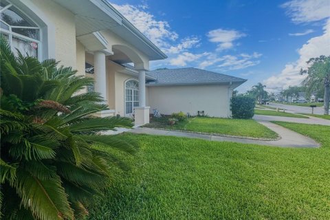 House in Hudson, Florida 3 bedrooms, 180.42 sq.m. № 1815773 - photo 3