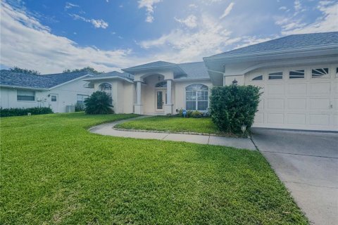 House in Hudson, Florida 3 bedrooms, 180.42 sq.m. № 1815773 - photo 2