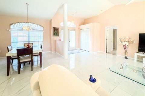 House in Hudson, Florida 3 bedrooms, 180.42 sq.m. № 1815773 - photo 13