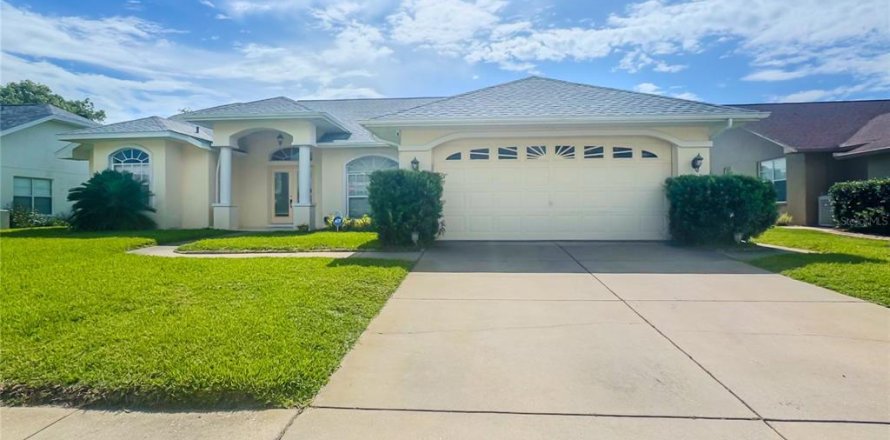 House in Hudson, Florida 3 bedrooms, 180.42 sq.m. № 1815773