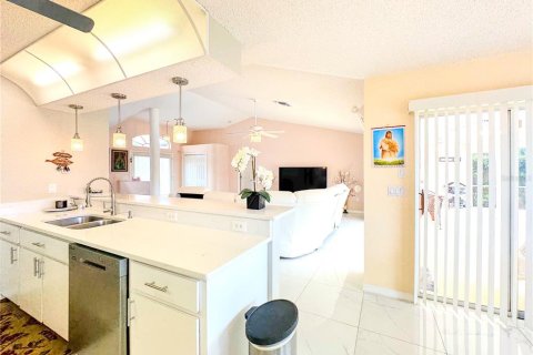 House in Hudson, Florida 3 bedrooms, 180.42 sq.m. № 1815773 - photo 11