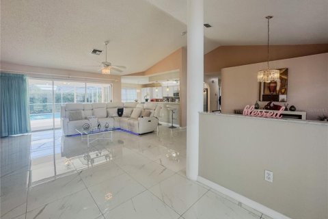 House in Hudson, Florida 3 bedrooms, 180.42 sq.m. № 1815773 - photo 7