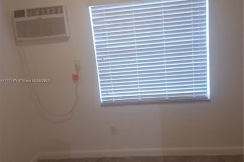 House in Homestead, Florida 1 bedroom, 46.45 sq.m. № 2015881 - photo 8