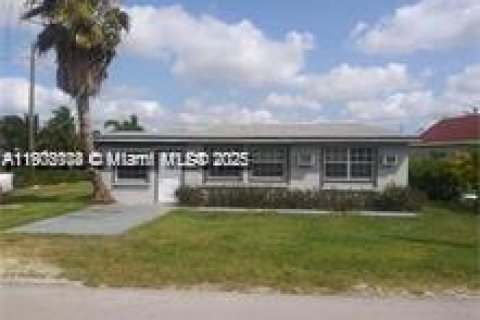 House in Homestead, Florida 1 bedroom, 46.45 sq.m. № 2015881
