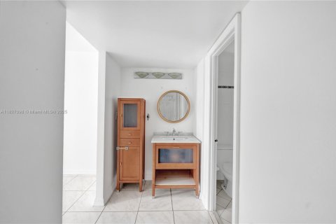 Condominio en alquiler en Aventura, Florida, 2 dormitorios, 115.01 m2 № 1938478 - foto 14