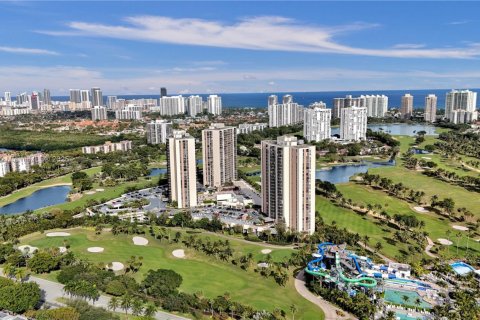Condominio en alquiler en Aventura, Florida, 2 dormitorios, 115.01 m2 № 1938478 - foto 28