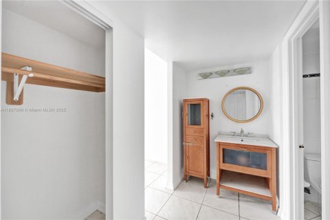 Condominio en alquiler en Aventura, Florida, 2 dormitorios, 115.01 m2 № 1938478 - foto 10