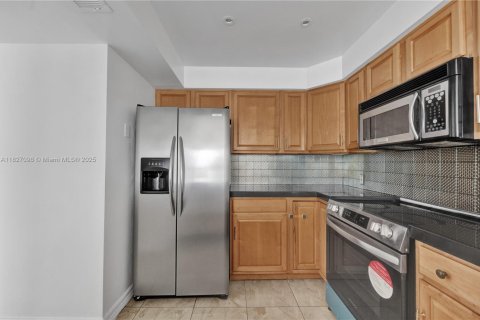 Condominio en alquiler en Aventura, Florida, 2 dormitorios, 115.01 m2 № 1938478 - foto 9