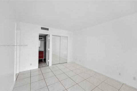 Condominio en alquiler en Aventura, Florida, 2 dormitorios, 115.01 m2 № 1938478 - foto 19