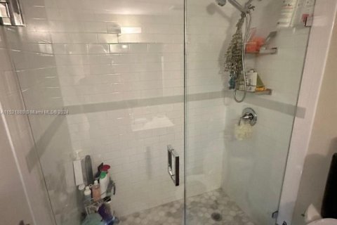 Купить кондоминиум в Норт-Майами, Флорида 2 спальни, 89.46м2, № 1984969 - фото 18