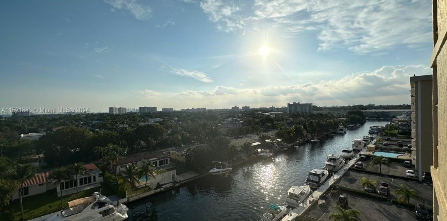 Кондоминиум с 2 спальнями в Норт-Майами, Флорида № 1984969