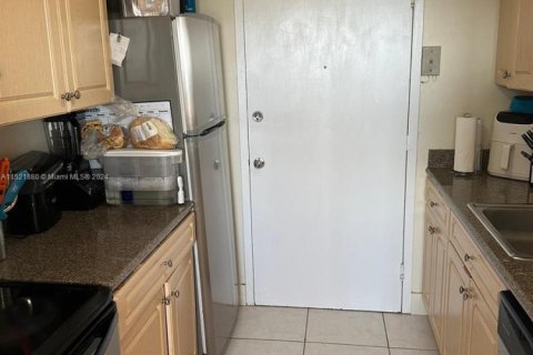 Купить кондоминиум в Норт-Майами, Флорида 2 спальни, 89.46м2, № 1984969 - фото 10