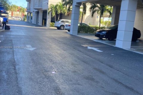 Кондоминиум с 2 спальнями в Майами, Флорида № 2030193