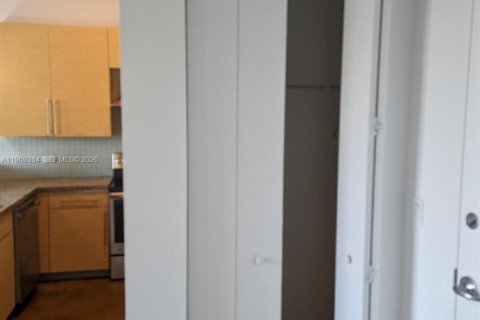Снять в аренду кондоминиум в Майами, Флорида 2 спальни, 114.64м2, № 2030193 - фото 18