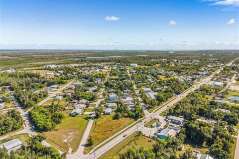 Commercial property in Fort Myers, Florida № 2088488 - photo 8
