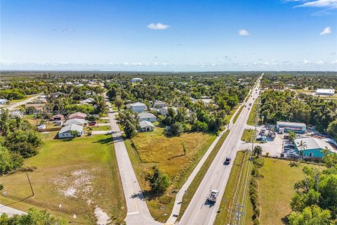 Commercial property in Fort Myers, Florida № 2088488 - photo 12