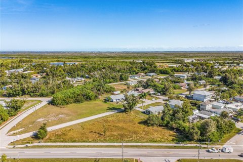 Commercial property in Fort Myers, Florida № 2088488 - photo 13