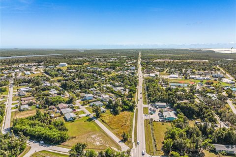 Commercial property in Fort Myers, Florida № 2088488 - photo 7